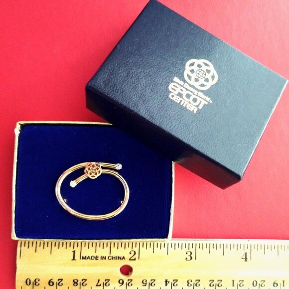 Vintage Disney Epcot Brooch Pin 80s Goldtone Unisex Signed Original Box - Picture 10 of 14